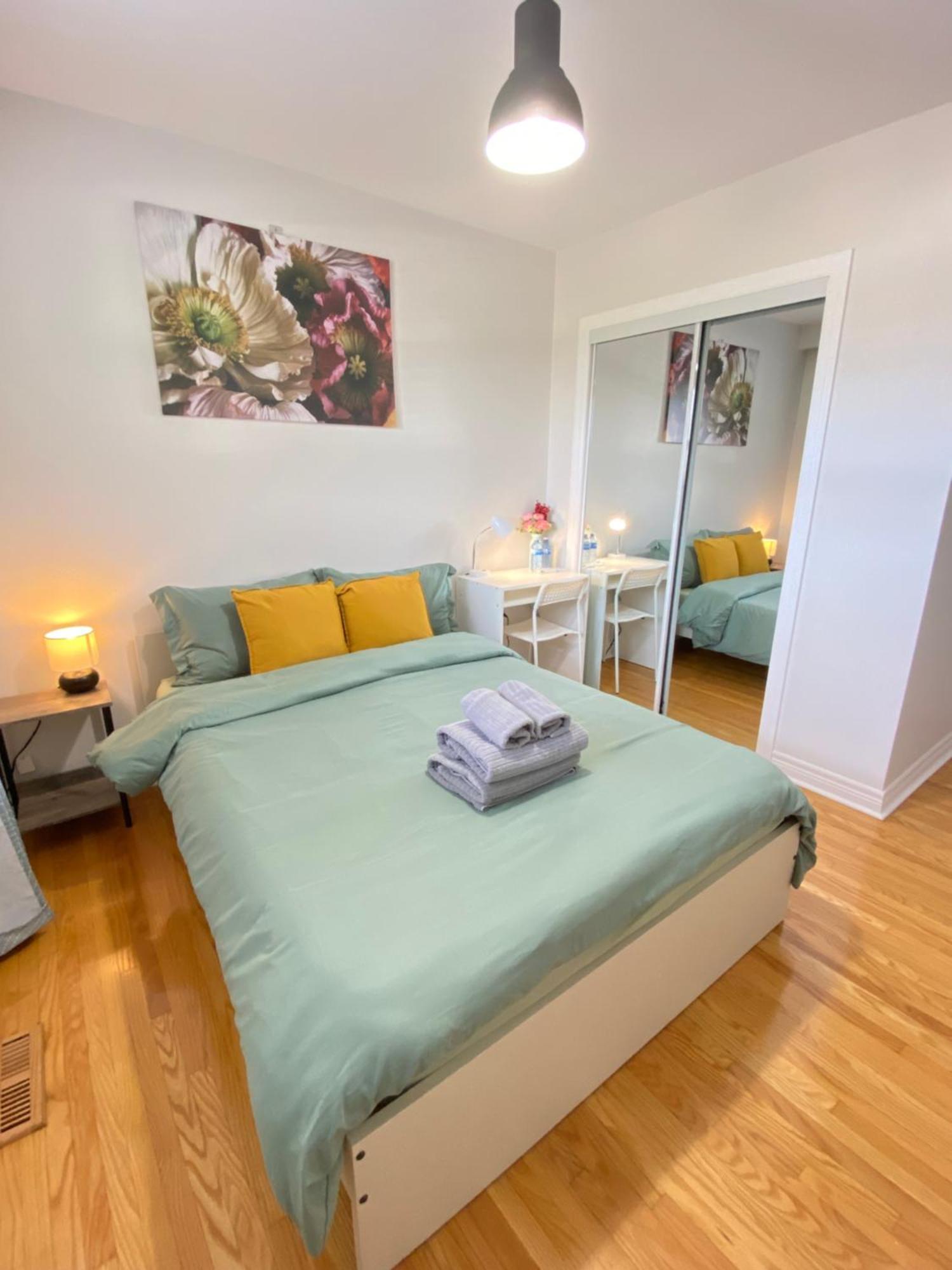 Sunny House - Main Floor, Free Parking, In Toronto Hotell Eksteriør bilde