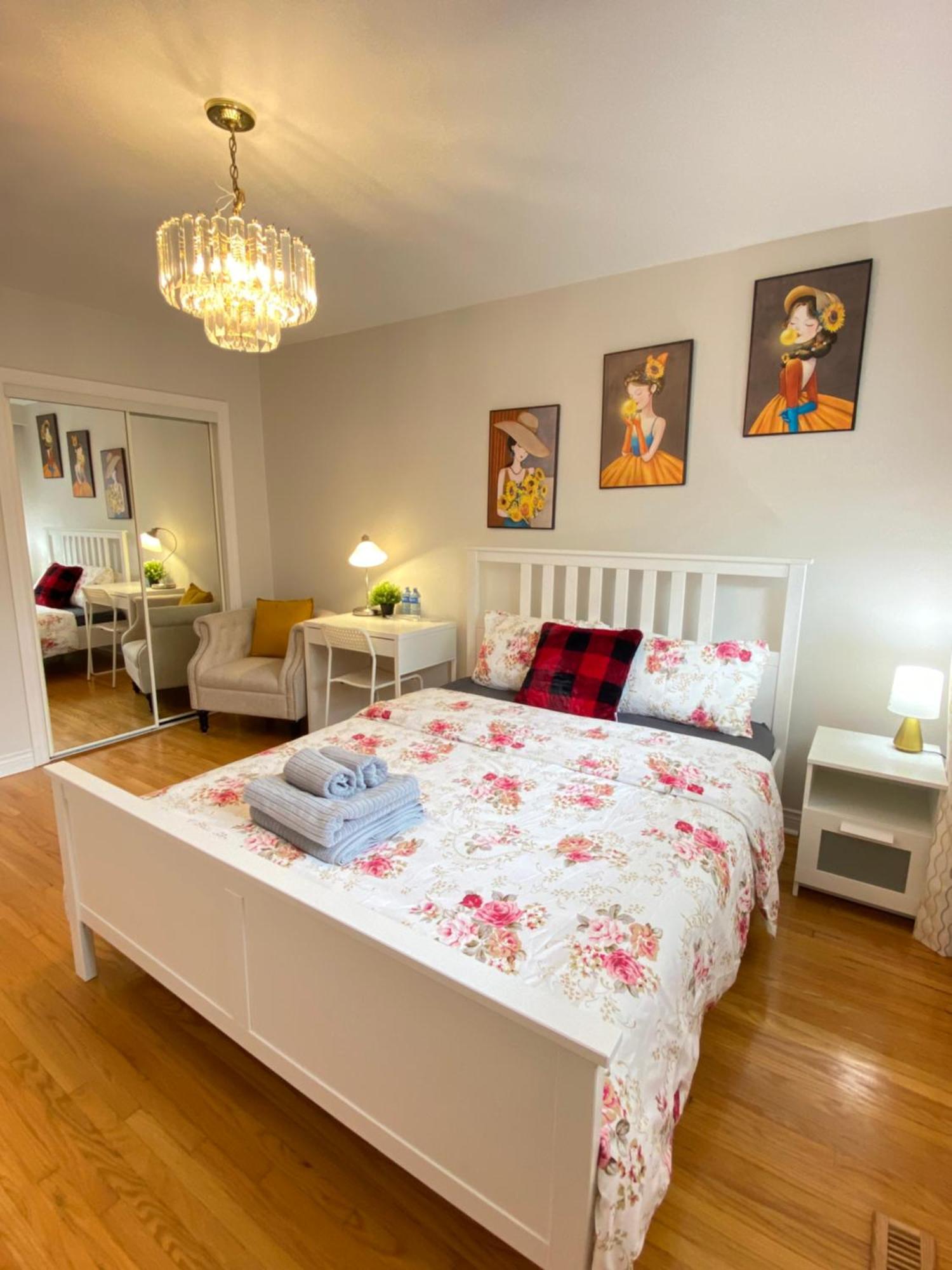 Sunny House - Main Floor, Free Parking, In Toronto Hotell Eksteriør bilde