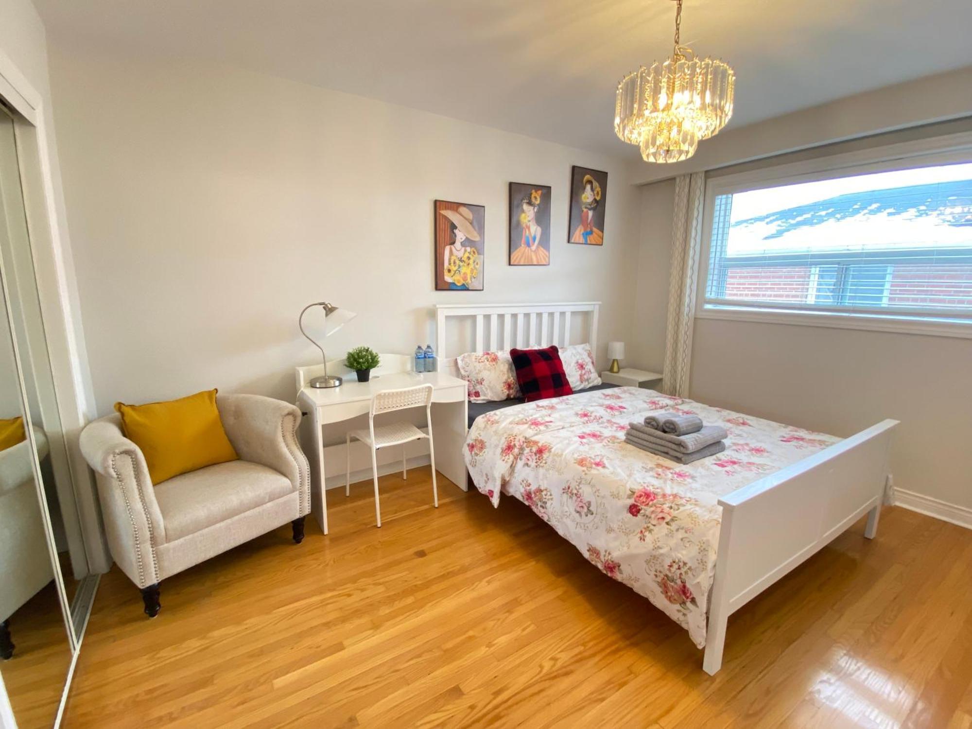 Sunny House - Main Floor, Free Parking, In Toronto Hotell Eksteriør bilde