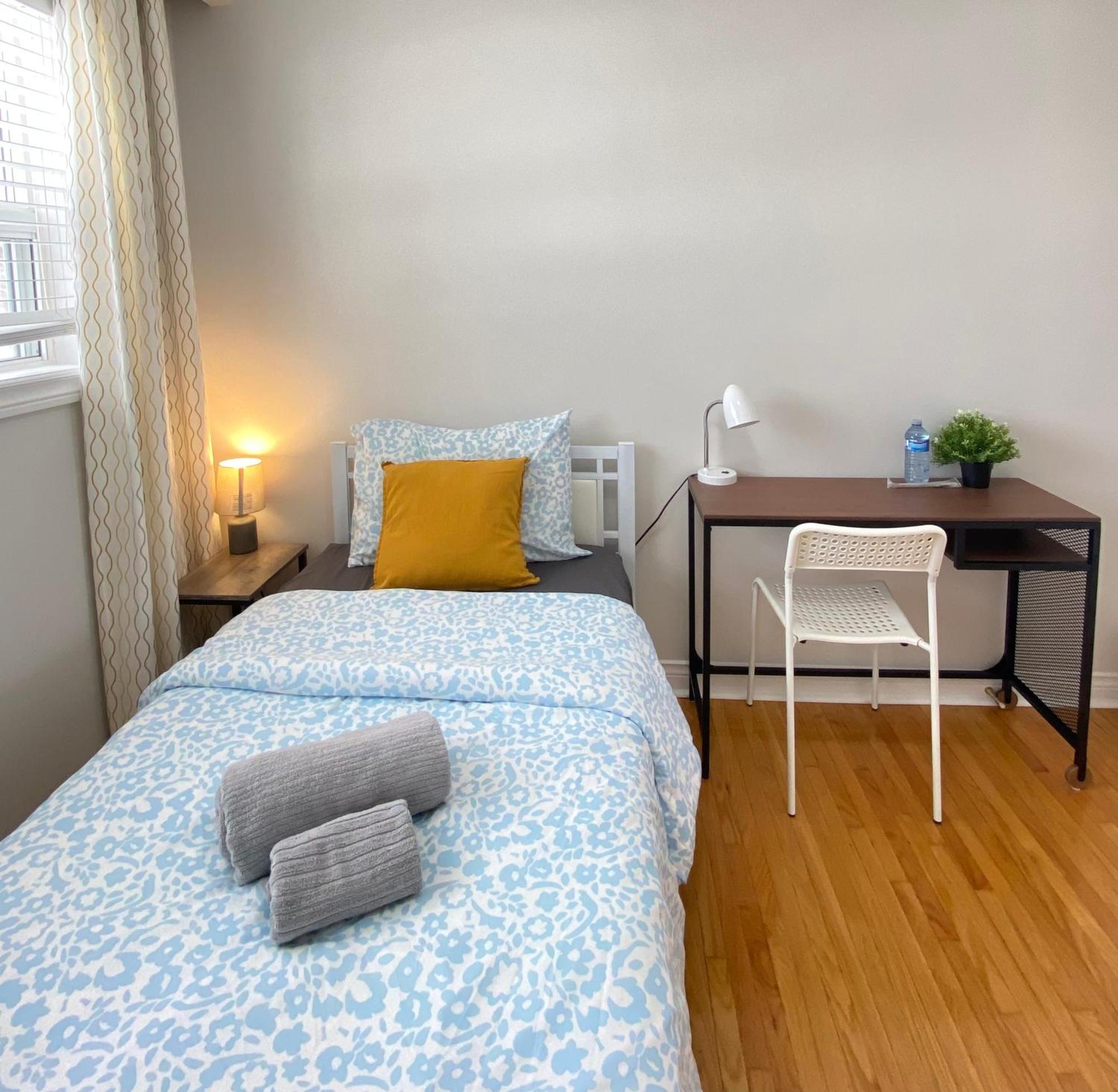 Sunny House - Main Floor, Free Parking, In Toronto Hotell Eksteriør bilde