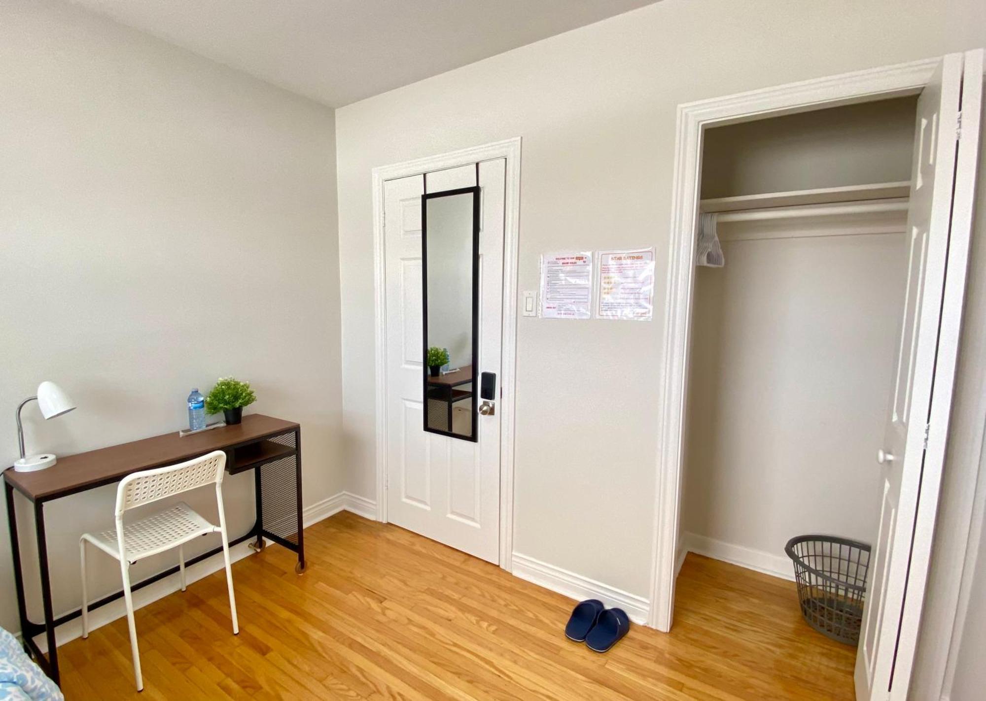 Sunny House - Main Floor, Free Parking, In Toronto Hotell Rom bilde