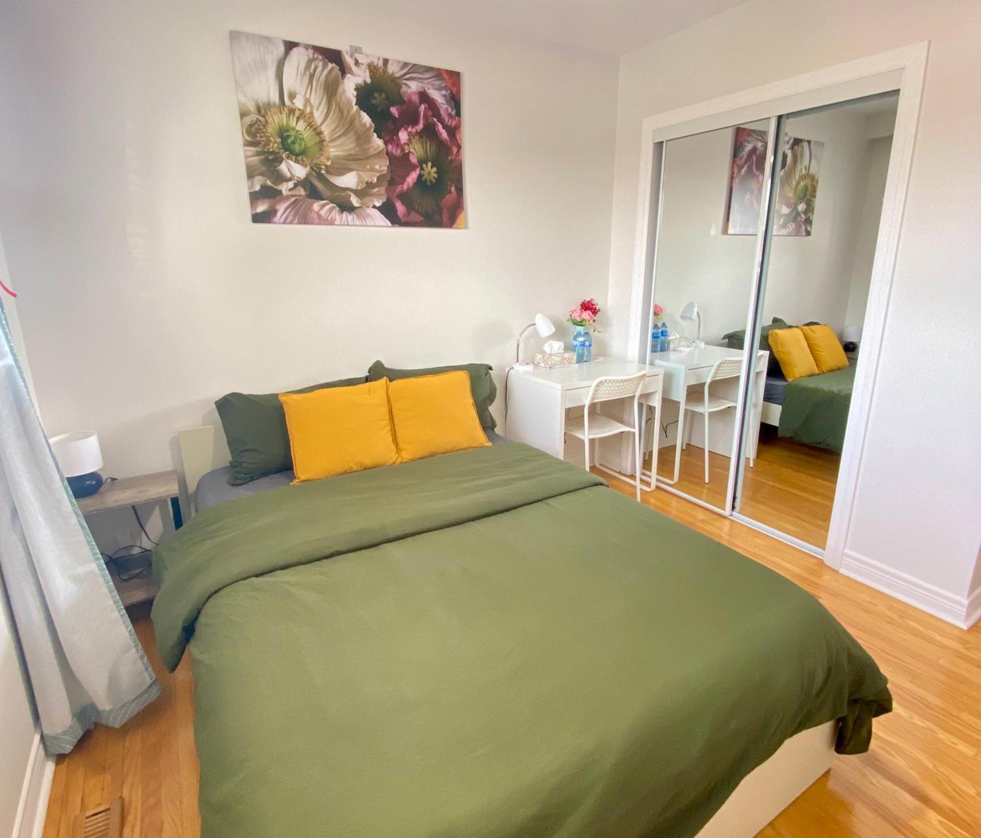 Sunny House - Main Floor, Free Parking, In Toronto Hotell Rom bilde