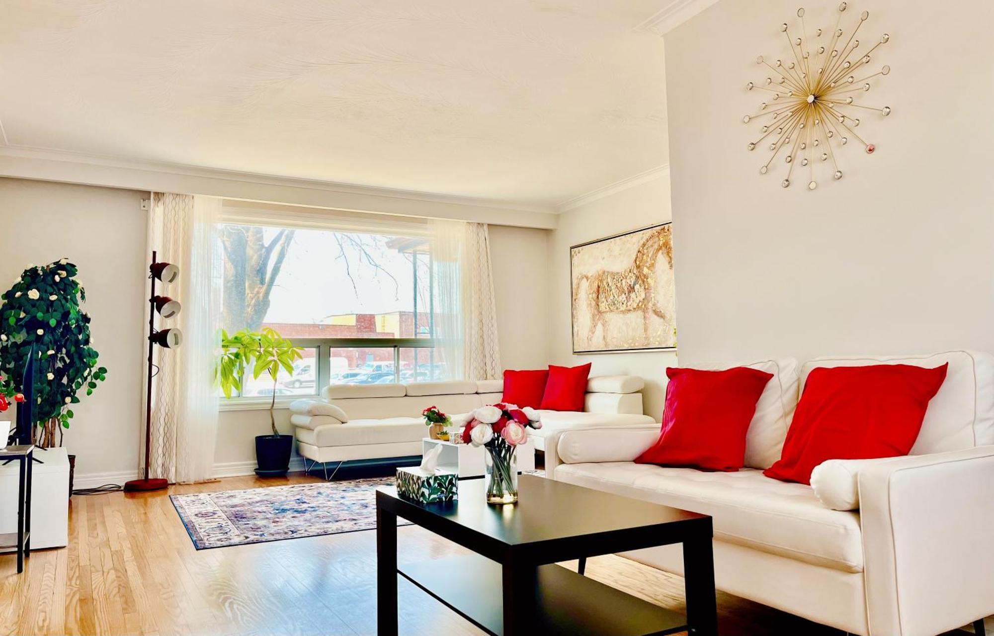 Sunny House - Main Floor, Free Parking, In Toronto Hotell Eksteriør bilde